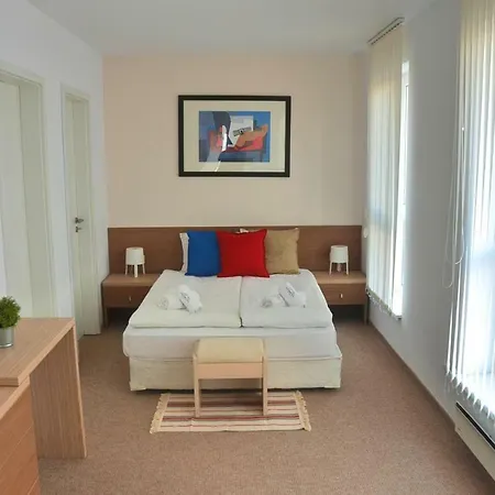 Saint George Palace Aparthotel